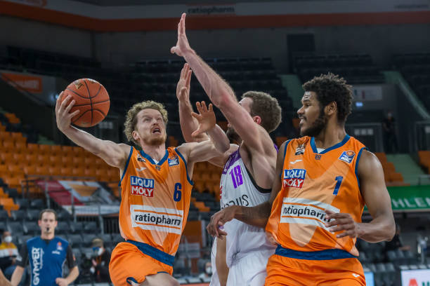 靠一人撑起 靠一人撑起